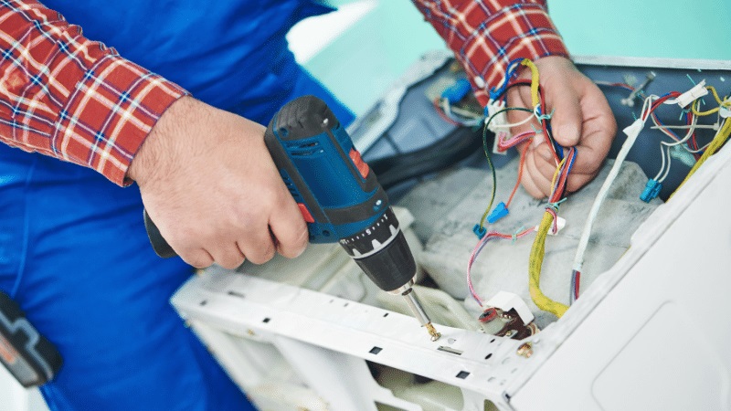 Yenimahalle Hisense Hisense çamaşır makinesi kart tamiri – Su almama arızası orijinal parça ile giderildi. - Teknik servis örneği